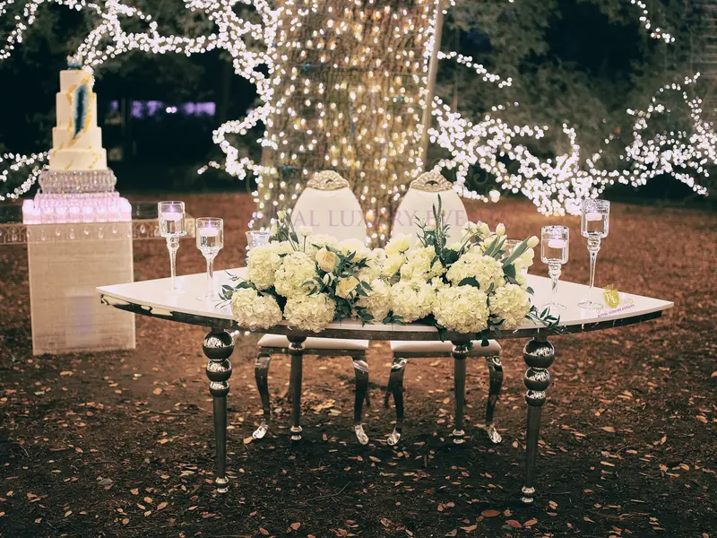 Quarter Curved Sweetheart Table