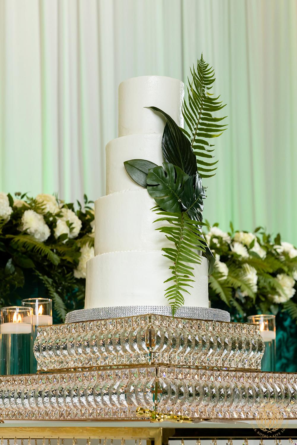Chinye & Basil: Luxury Emerald Wedding With Pampas Grass