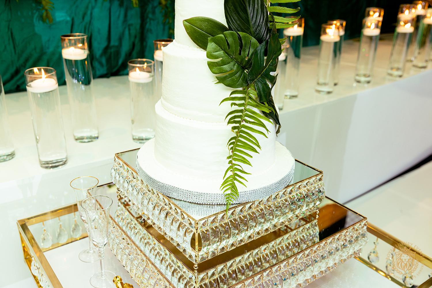 Chinye & Basil: Luxury Emerald Wedding With Pampas Grass