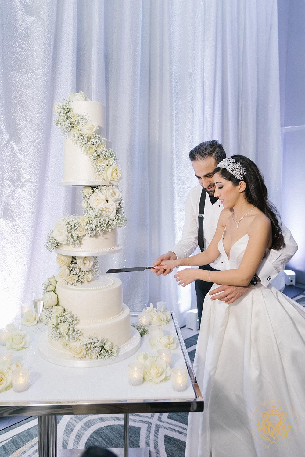 wedding reception decor houston - centerpieces - babys breath sweetheart table - wedding cake