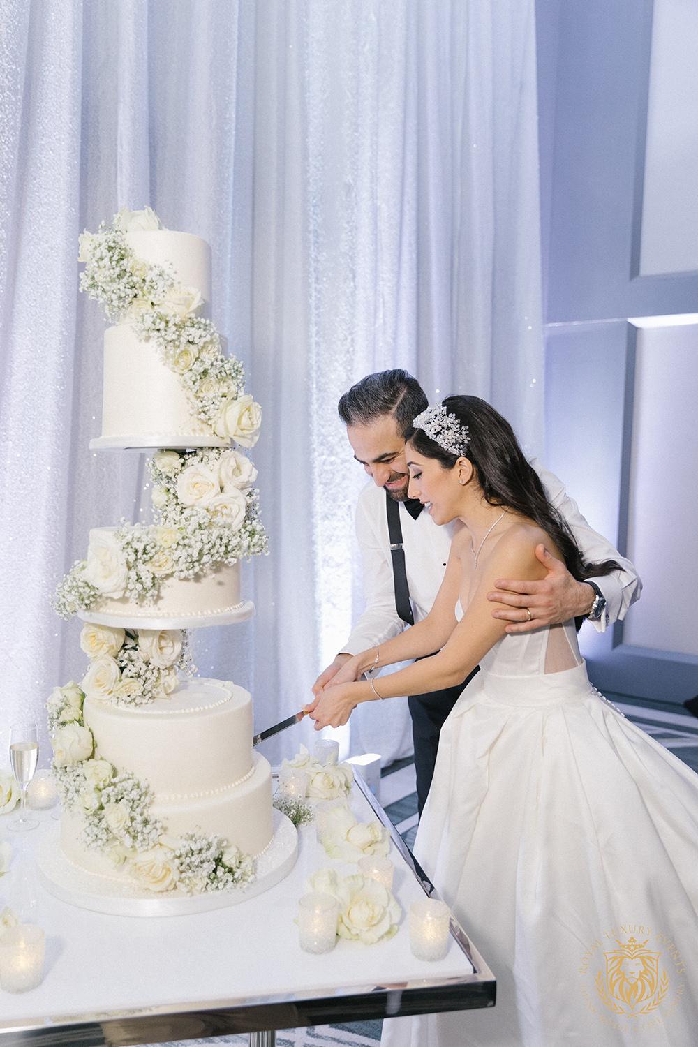 wedding reception decor houston - centerpieces - babys breath sweetheart table - wedding cake