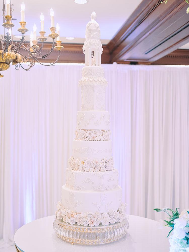 indoor wedding reception decor, white gold, wedding cake, gold chargers, mirror teardrop tables, centerpieces, florist, houstonian, luxury wedding in houston