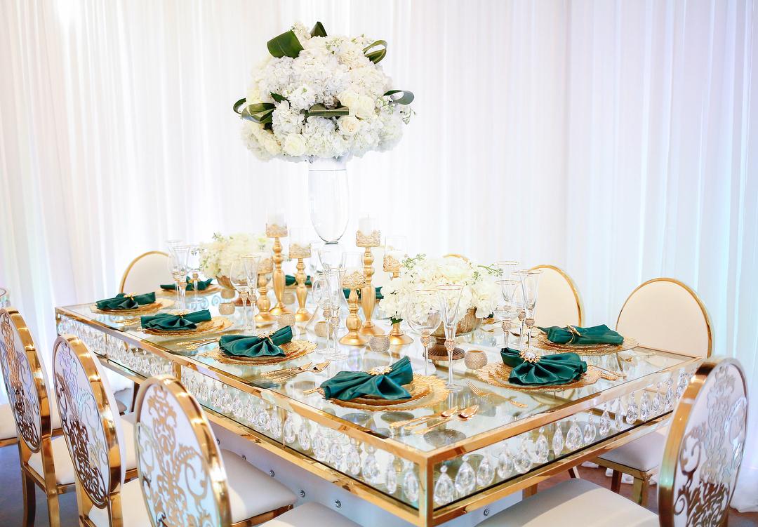 table decor, emerald napkins, birthday decor