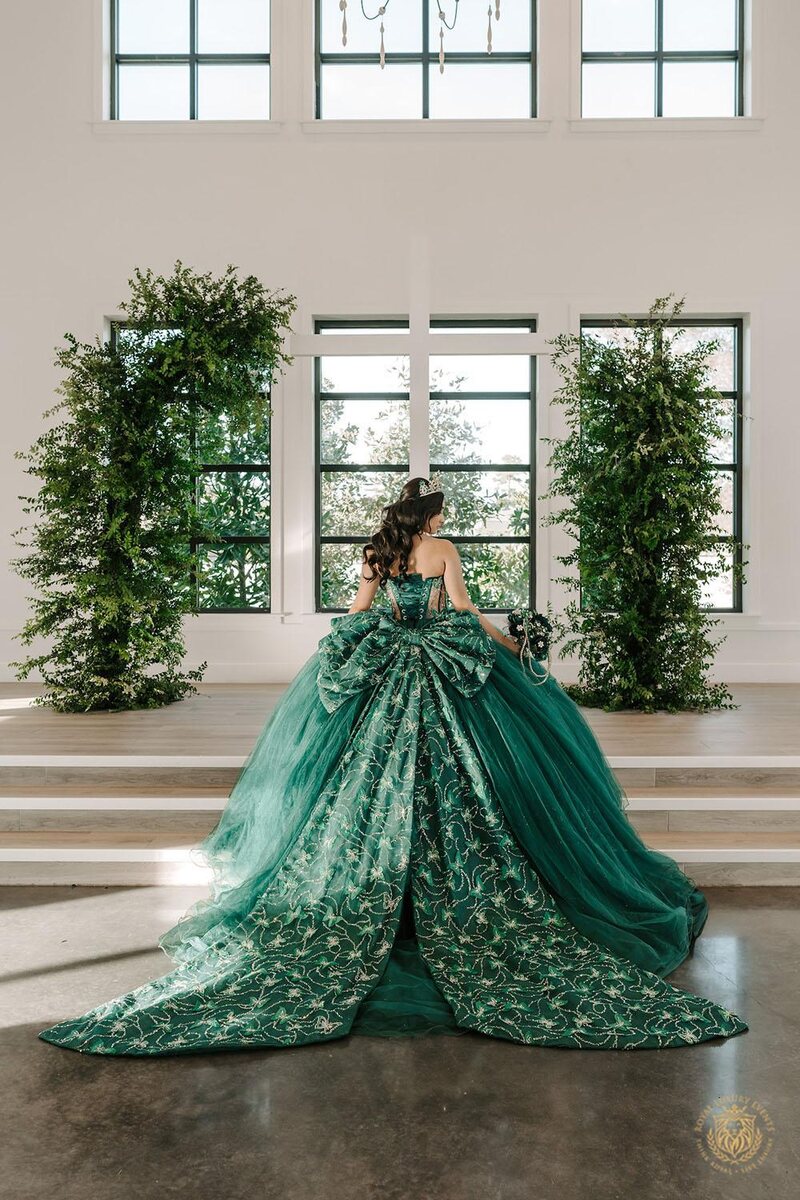 quinceañera decor, quinceañera theme, quinceañera ideas, luxury events, event designer, emerald, black, gold, greenery, florist, floral design